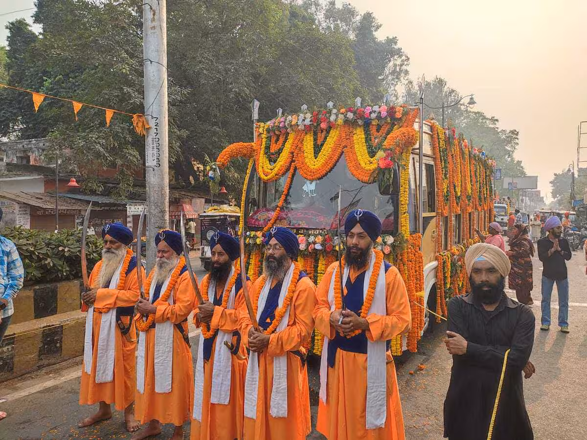Bareilly: गुरु नानक देव के प्रकाश उत्सव पर दिखी श्रद्धा, नगर कीर्तन हुआ रवाना Bareilly: गुरु नानक देव के प्रकाश उत्सव पर दिखी श्रद्धा, नगर कीर्तन हुआ रवाना