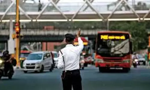 Indore: भारत का सबसे आधुनिक ट्रैफिक सिस्टम, जनता भी बन सकेगी ‘ट्रैफिक प्रहरी’ Indore: भारत का सबसे आधुनिक ट्रैफिक सिस्टम, जनता भी बन सकेगी ‘ट्रैफिक प्रहरी’