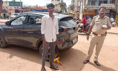 Vijayapura : जो लोग अवैध रूप से वाहन पार्क करेंगे उन पर जुर्माना लगाया जाएगा Vijayapura : जो लोग अवैध रूप से वाहन पार्क करेंगे उन पर जुर्माना लगाया जाएगा