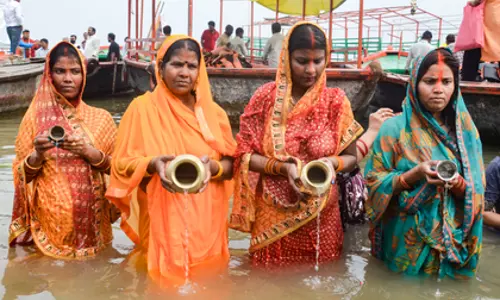 Patna में छठ महापर्व की तैयारी जोरों पर, श्रद्धालुओं के लिए 78 घाट तैयार