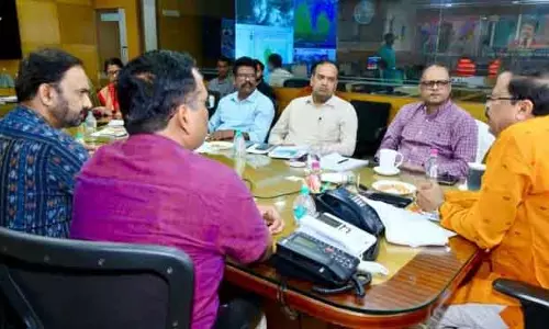 चक्रवात से पहले ओडिशा में लोगों को निकालने का काम शुरू