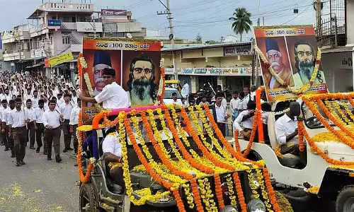 राष्ट्रीय स्वयंसेवक संघ की शताब्दी: गणेश भक्तों द्वारा परेड राष्ट्रीय स्वयंसेवक संघ की शताब्दी: गणेश भक्तों द्वारा परेड