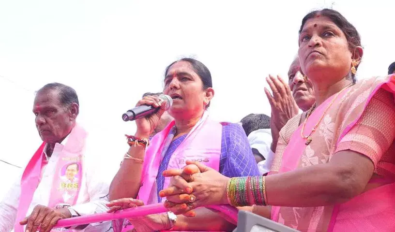BRS ने महिला आयोग से महिला अधिकारियों को देर रात तक बैठकें करने के लिए BRS ने महिला आयोग से महिला अधिकारियों को देर रात तक बैठकें करने के लिए