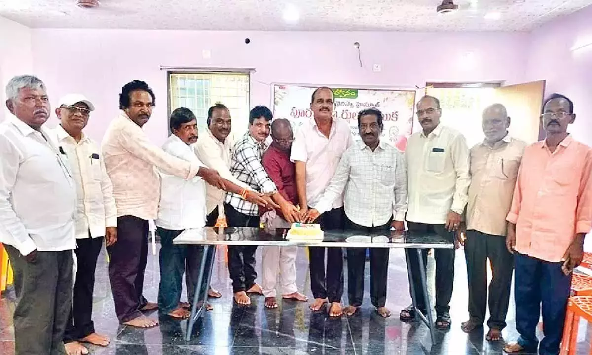 Andhra: पूर्व छात्रों के पुनर्मिलन से सामाजिक सेवा गतिविधियों का संकेत मिलता है
