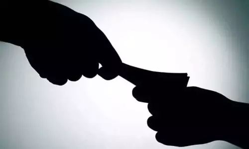 RT ऑफिस में विजिलेंस ने चेकिंग की; एजेंटों से पैसे ज़ब्त किए गए