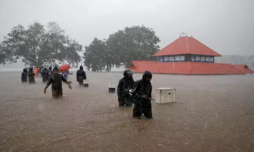 केरल में भारी बारिश, दो लोगों की मौत; पांच जिलों में ऑरेंज अलर्ट केरल में भारी बारिश, दो लोगों की मौत; पांच जिलों में ऑरेंज अलर्ट