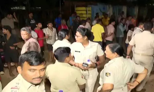 Bhubaneswar के सलिया साही में भूमि विवाद को लेकर तनाव, पुलिस तैनात Bhubaneswar के सलिया साही में भूमि विवाद को लेकर तनाव, पुलिस तैनात