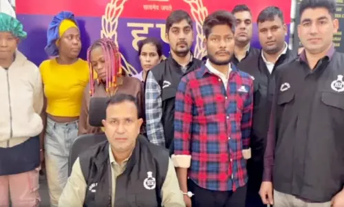 Gurugram: खानपुर में चल रही ड्रग्स फैक्ट्री से नाइजीरियन महिलाएं पकड़ी गईं Gurugram: खानपुर में चल रही ड्रग्स फैक्ट्री से नाइजीरियन महिलाएं पकड़ी गईं