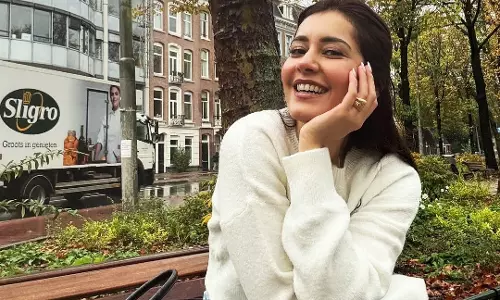 Raashii Khanna को छोटी-छोटी चुस्कियों और शहर की सैर में कैसे मिलती है गर्माहट