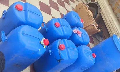 Gwalior: ग्वालियर में फार्महाउस से नकली शराब, महिला समेत पांच लोग गिरफ्तार Gwalior: ग्वालियर में फार्महाउस से नकली शराब, महिला समेत पांच लोग गिरफ्तार