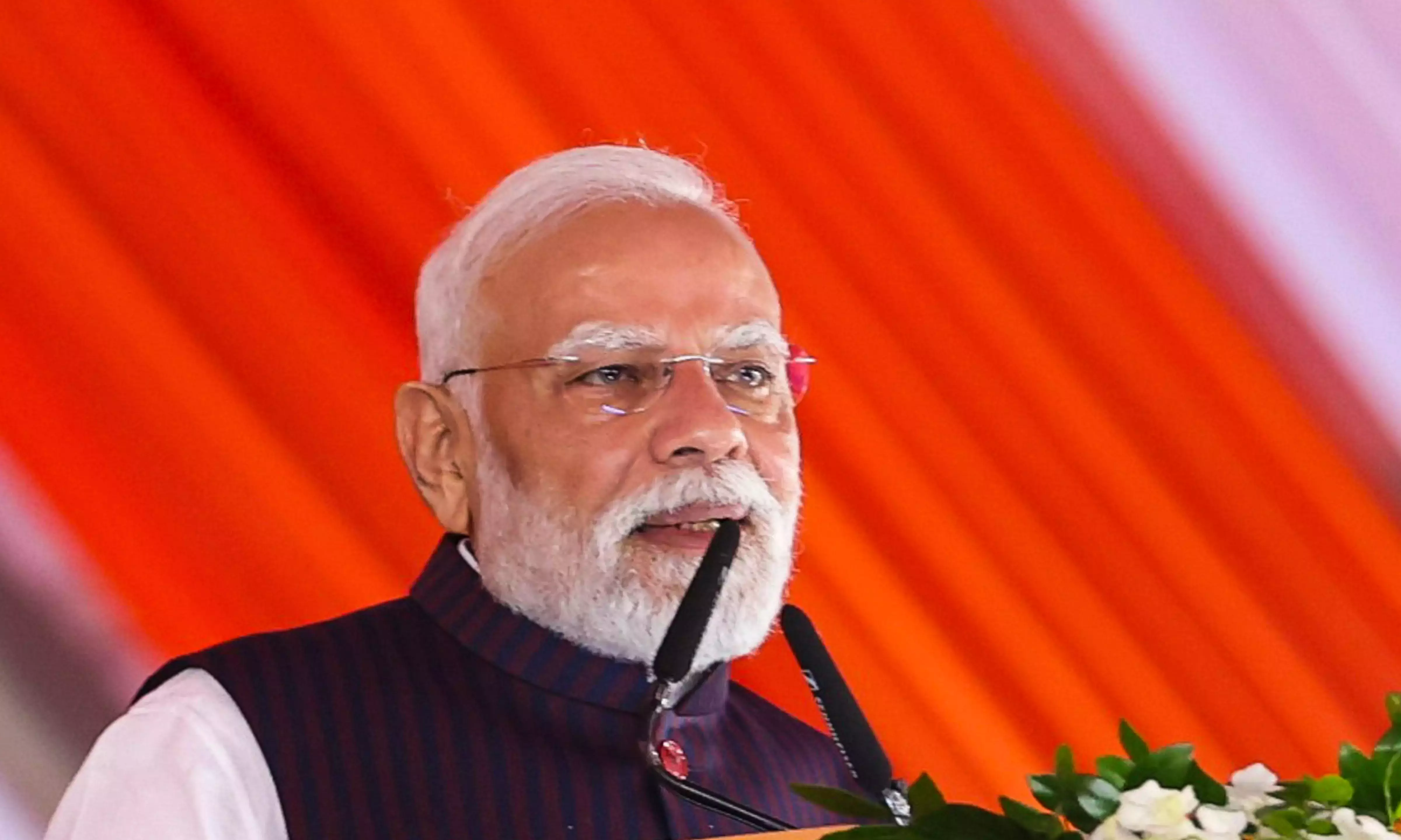 चक्रवात मोन्था मोदी ने Andhra के मुख्यमंत्री से बात की