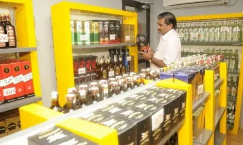 Telangana में शराब की दुकानों के आवंटन के लिए ड्रॉ शुरू Telangana में शराब की दुकानों के आवंटन के लिए ड्रॉ शुरू