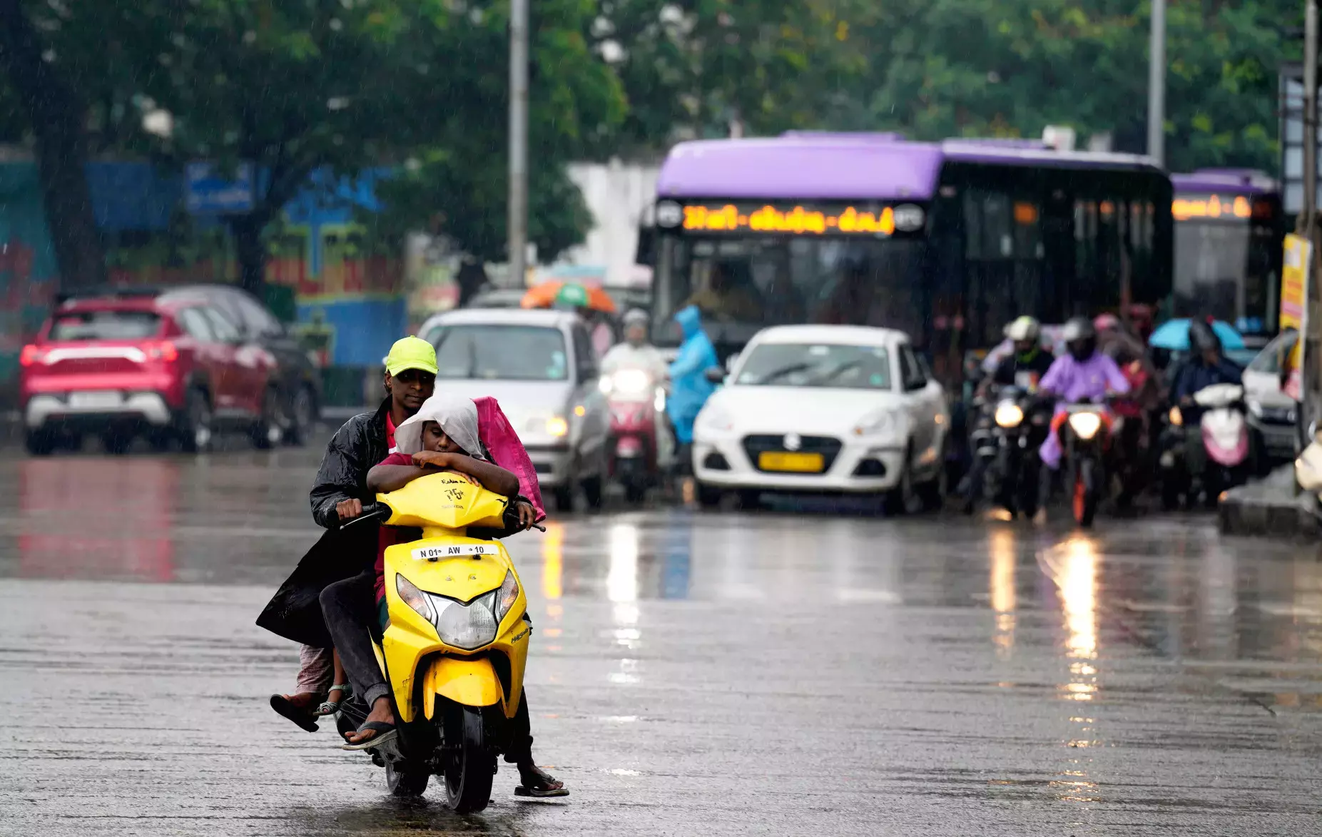 चेन्नई और Tamil Nadu के तीन अन्य जिलों में भारी से बहुत भारी बारिश की संभावना चेन्नई और Tamil Nadu के तीन अन्य जिलों में भारी से बहुत भारी बारिश की संभावना