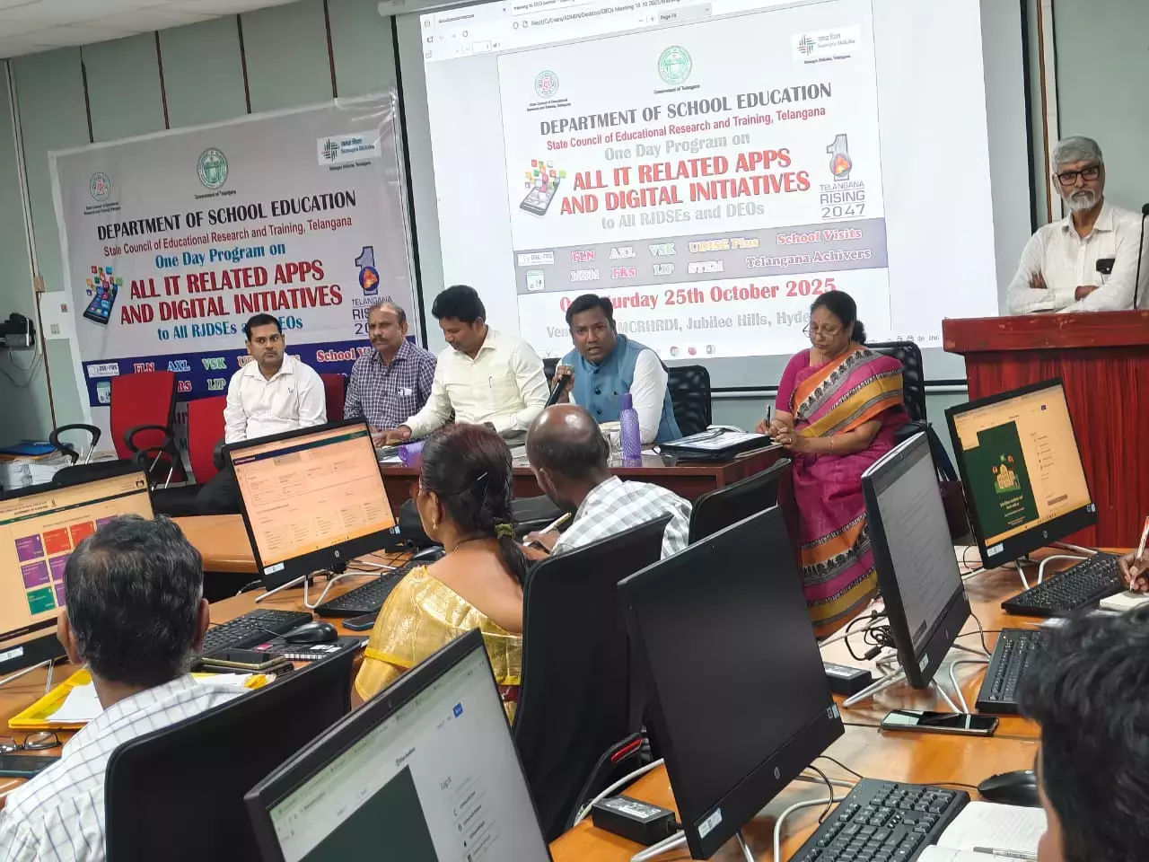 Telangana : जिला शिक्षा अधिकारियों और डाइट प्राचार्यों को स्कूल डिजिटल पहलों के बारे में जानकारी दी गई Telangana : जिला शिक्षा अधिकारियों और डाइट प्राचार्यों को स्कूल डिजिटल पहलों के बारे में जानकारी दी गई
