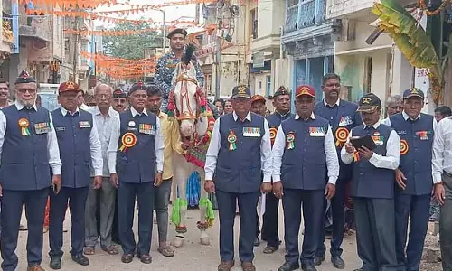 Guledagudda : एक रिटायर्ड नौसेना सैनिक का भव्य जुलूस