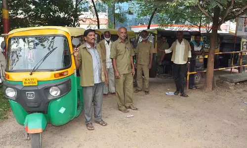 Hospet : ऑटो ड्राइवर आज रेंटल बाइक के खिलाफ हड़ताल पर जाएंगे Hospet : ऑटो ड्राइवर आज रेंटल बाइक के खिलाफ हड़ताल पर जाएंगे