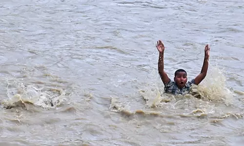 Bihar: भागलपुर में पानी के गड्ढे में डूबे चार बच्चे Bihar: भागलपुर में पानी के गड्ढे में डूबे चार बच्चे