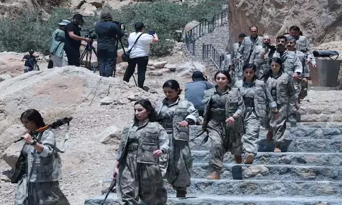 40 साल के विद्रोह के बाद कुर्दिश PKK भंग 40 साल के विद्रोह के बाद कुर्दिश PKK भंग