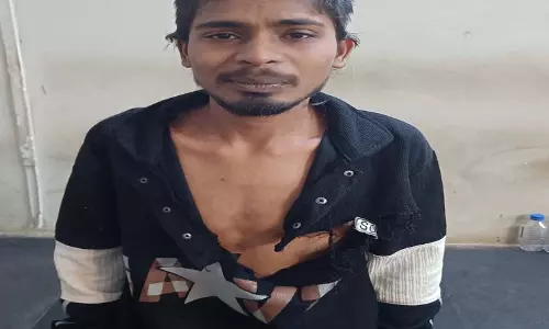 चाकू की नोक पर ट्रक चालक और राहगीर से लूट, मामलें में फरार आरोपी गिरफ्तार