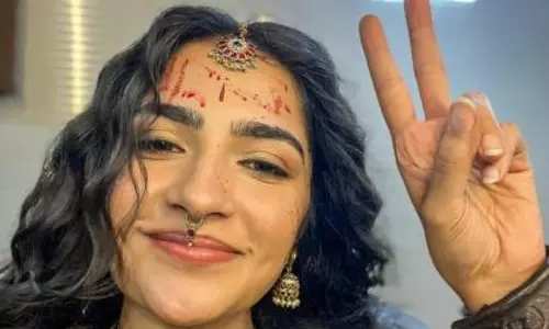 कंतारा चैप्टर 1’ की शूटिंग के बीच Rukmini का नया लुक हुआ वायरल कंतारा चैप्टर 1’ की शूटिंग के बीच Rukmini का नया लुक हुआ वायरल