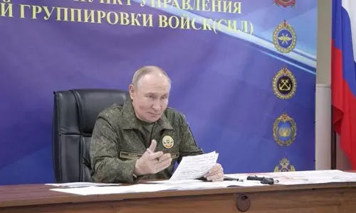 Putin ने क्रेमलिन में उत्तर कोरिया के टॉप डिप्लोमैट की मेज़बानी की Putin ने क्रेमलिन में उत्तर कोरिया के टॉप डिप्लोमैट की मेज़बानी की