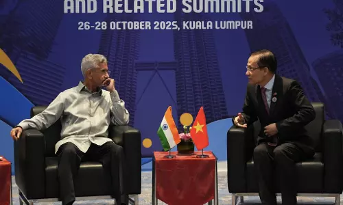 मंत्री Jaishankar- Le Hoi Chung की पहली मुलाकात, रणनीतिक साझेदारी पर की चर्चा मंत्री Jaishankar- Le Hoi Chung की पहली मुलाकात, रणनीतिक साझेदारी पर की चर्चा