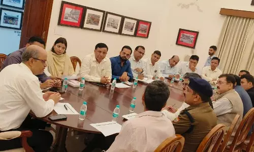 राष्ट्रपति सचिवालय के अतिरिक्त सचिव Dr. Rakesh Gupta ने अधिकारियों संग की बैठक राष्ट्रपति सचिवालय के अतिरिक्त सचिव Dr. Rakesh Gupta ने अधिकारियों संग की बैठक