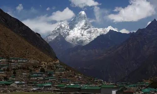 Nepal: माउंट अमा डबलाम पर फ्रांस और दक्षिण कोरिया के पर्वतारोही की मौत