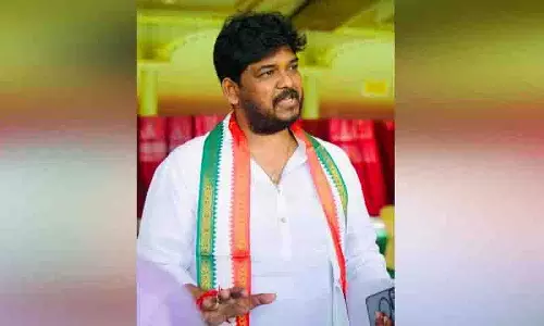 Jubilee Hills: कांग्रेस को शर्मिंदगी, नवीन यादव के पिता हैदराबाद पहुंचे Jubilee Hills: कांग्रेस को शर्मिंदगी, नवीन यादव के पिता हैदराबाद पहुंचे