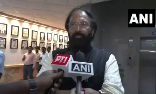 सरकार अलर्ट, मंत्री उत्तम कुमार रेड्डी ने अधिकारियों संग की आपात बैठक सरकार अलर्ट, मंत्री उत्तम कुमार रेड्डी ने अधिकारियों संग की आपात बैठक