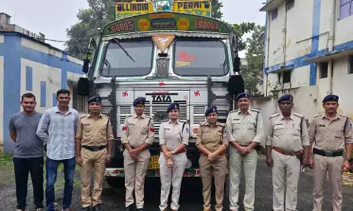 MP: आधी रात की छापेमारी में 1.17 करोड़ रुपये की खेप पकड़ी गई MP: आधी रात की छापेमारी में 1.17 करोड़ रुपये की खेप पकड़ी गई