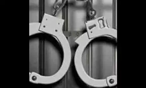 एक करोड़ रुपये की चोरी के बाद गिरोह के नौ सदस्य मुठभेड़ में गिरफ्तार