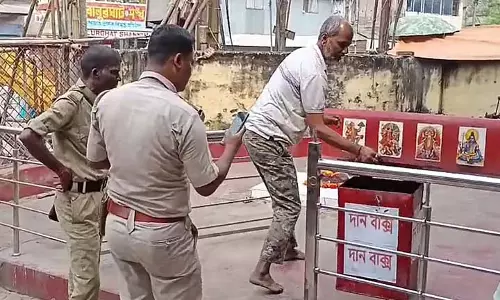 Kali temple में पूजा पेटी से चोरी और शोर Kali temple में पूजा पेटी से चोरी और शोर
