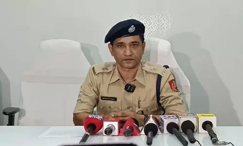 Auto चालक ने सोनारपुर में सीमा शुल्क अधिकारी पर अपनी मां से छेड़छाड़ का आरोप लगाया Auto चालक ने सोनारपुर में सीमा शुल्क अधिकारी पर अपनी मां से छेड़छाड़ का आरोप लगाया