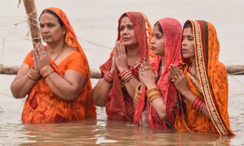 Bihar भर में श्रद्धालुओं ने छठ के तीसरे दिन डूबते सूर्य को अर्घ्य दिया Bihar भर में श्रद्धालुओं ने छठ के तीसरे दिन डूबते सूर्य को अर्घ्य दिया