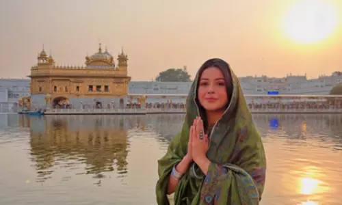 इक्क कुड़ी की रिलीज से पहले शहनाज गिल ने स्वर्ण मंदिर में की पूजा-अर्चना