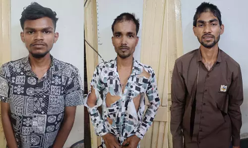 दिनदहाड़े सैलून कर्मचारी पर चाकू से हमला, नाबालिग सहित 4 आरोपी गिरफ्तार दिनदहाड़े सैलून कर्मचारी पर चाकू से हमला, नाबालिग सहित 4 आरोपी गिरफ्तार