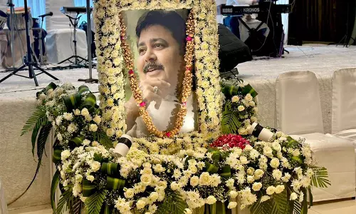 Shatrughan Sinha, पूनम ढिल्लों, रजा मुराद, अन्य लोग सतीश शाह की प्रार्थना सभा में हुए शामिल Shatrughan Sinha, पूनम ढिल्लों, रजा मुराद, अन्य लोग सतीश शाह की प्रार्थना सभा में हुए शामिल