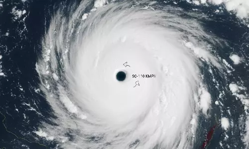 Cyclone मोन्था को लेकर रेलवे का बड़ा एक्शन, 54 ट्रेनें रद्द Cyclone मोन्था को लेकर रेलवे का बड़ा एक्शन, 54 ट्रेनें रद्द