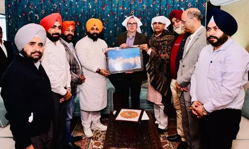 Harjot Bains व दीपक बाली ने उमर अब्दुल्ला से की मुलाकात