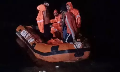 River Accident: नाव पलटने से मची अफरा-तफरी, दो लोग लापता