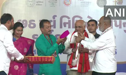 साबरमती तट पर उमड़ा जनसैलाब, मुख्यमंत्री भूपेंद्र पटेल ने की सूर्य उपासना में सहभागिता साबरमती तट पर उमड़ा जनसैलाब, मुख्यमंत्री भूपेंद्र पटेल ने की सूर्य उपासना में सहभागिता