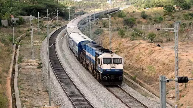 चक्रवाती मानसून: तमिलनाडु में ट्रेनों का समय बदला चक्रवाती मानसून: तमिलनाडु में ट्रेनों का समय बदला