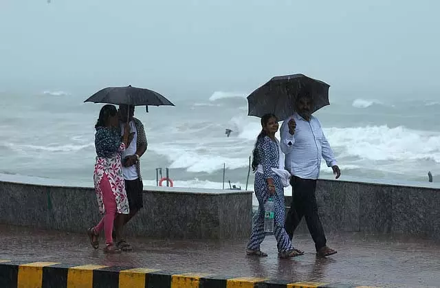 Tamil Nadu : अगले 2 घंटे तक बारिश कहाँ जारी रहेगी Tamil Nadu : अगले 2 घंटे तक बारिश कहाँ जारी रहेगी