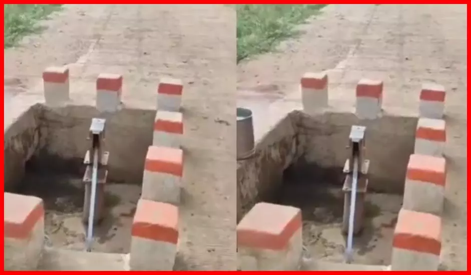 सड़क के बीच हैंडपंप दिखा, देख लोगों ने पकड़ा माथा सड़क के बीच हैंडपंप दिखा, देख लोगों ने पकड़ा माथा