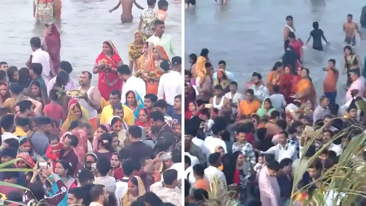 Mumbai : छठ महापर्व खत्म होने पर हजारों श्रद्धालु अर्घ्य देने के लिए शहर के बीचों पर उमड़े Mumbai : छठ महापर्व खत्म होने पर हजारों श्रद्धालु अर्घ्य देने के लिए शहर के बीचों पर उमड़े
