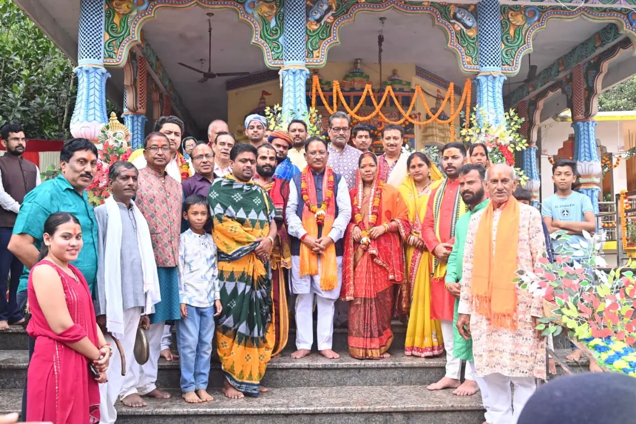 CM साय ने सपरिवार कुनकुरी श्री जगन्नाथ मंदिर में पूजा-अर्चना किए CM साय ने सपरिवार कुनकुरी श्री जगन्नाथ मंदिर में पूजा-अर्चना किए