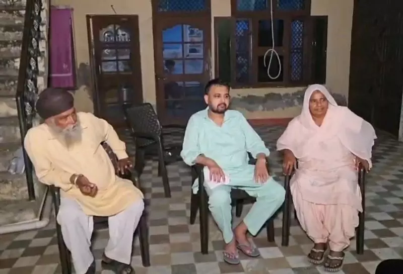 Haryana : अंबाला के एक व्यक्ति का अमेरिकी सपना जंजीरों में बंधा Haryana : अंबाला के एक व्यक्ति का अमेरिकी सपना जंजीरों में बंधा