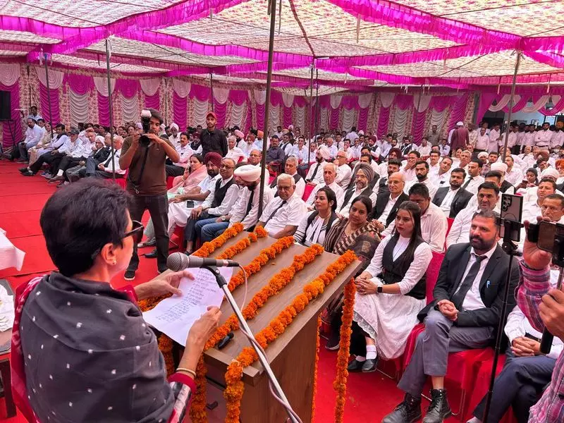 Haryana : सांसद कुमारी शैलजा ने कुशासन के लिए हरियाणा की सैनी सरकार की आलोचना की Haryana : सांसद कुमारी शैलजा ने कुशासन के लिए हरियाणा की सैनी सरकार की आलोचना की