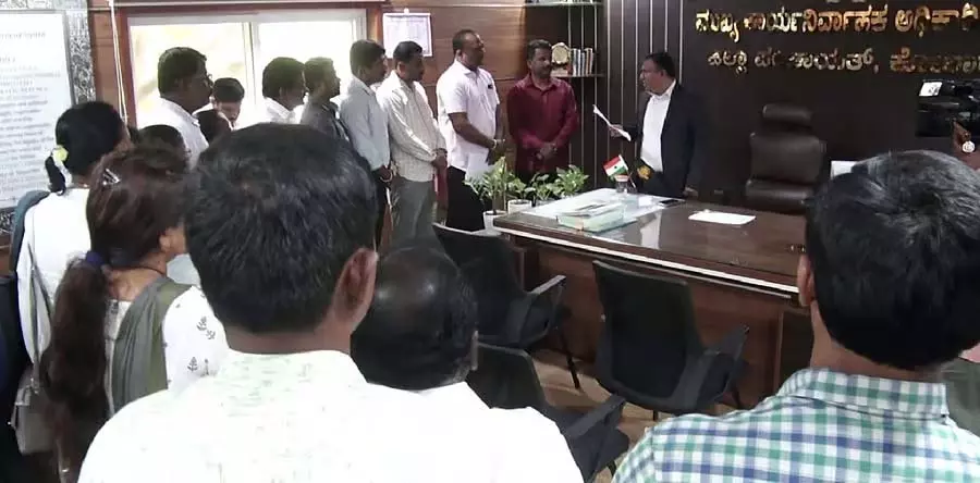 Karnataka : कोडी में खेलने वाले पर्यटक निराश हुए Karnataka : कोडी में खेलने वाले पर्यटक निराश हुए